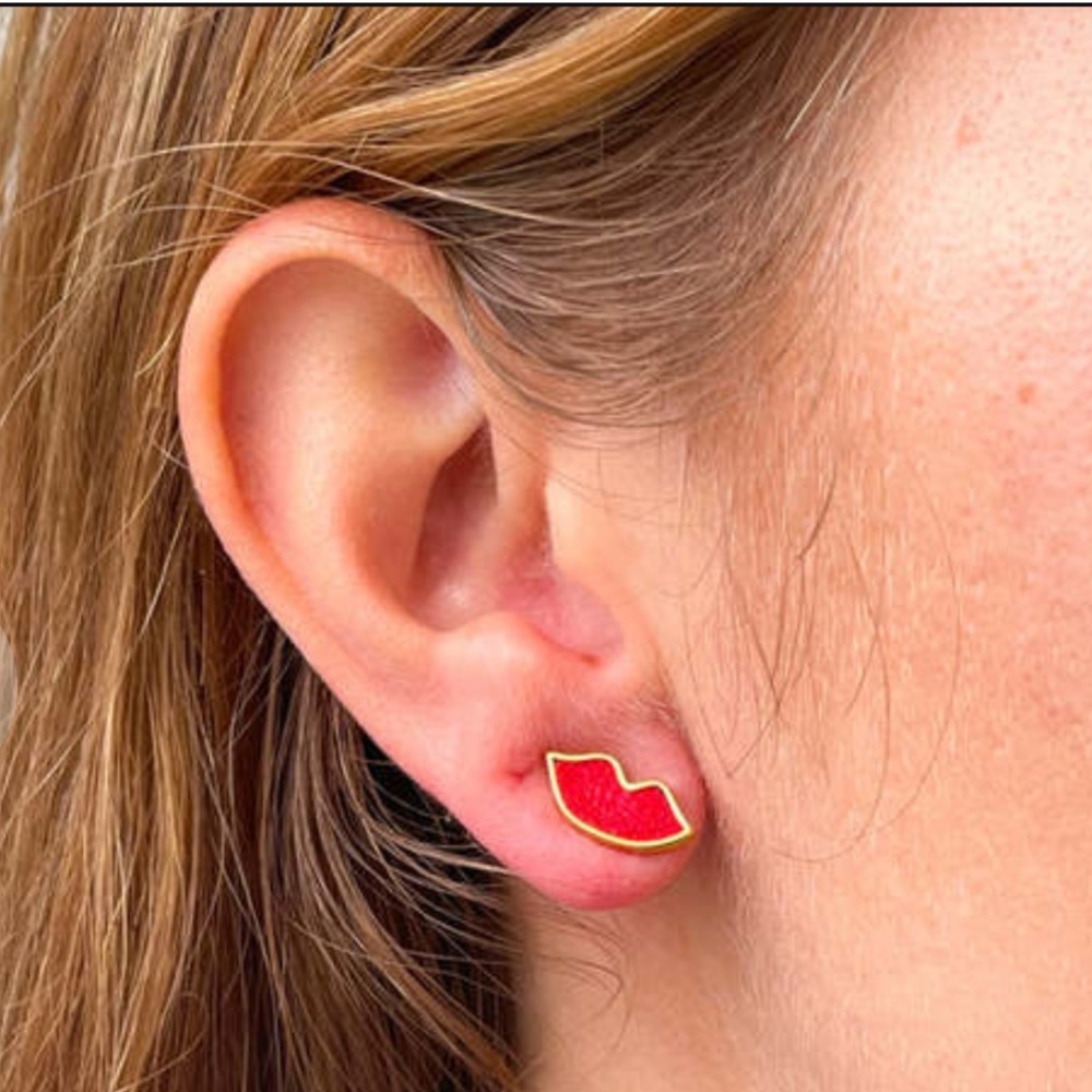 CLARE. V Lip Stud Earrings